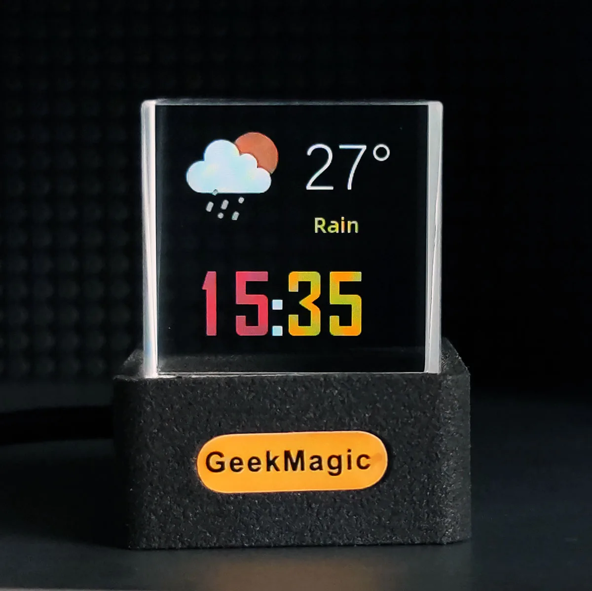 GeekMagic GIFTV Crystal Cube P - огляд і ціна Desk Setup Photo